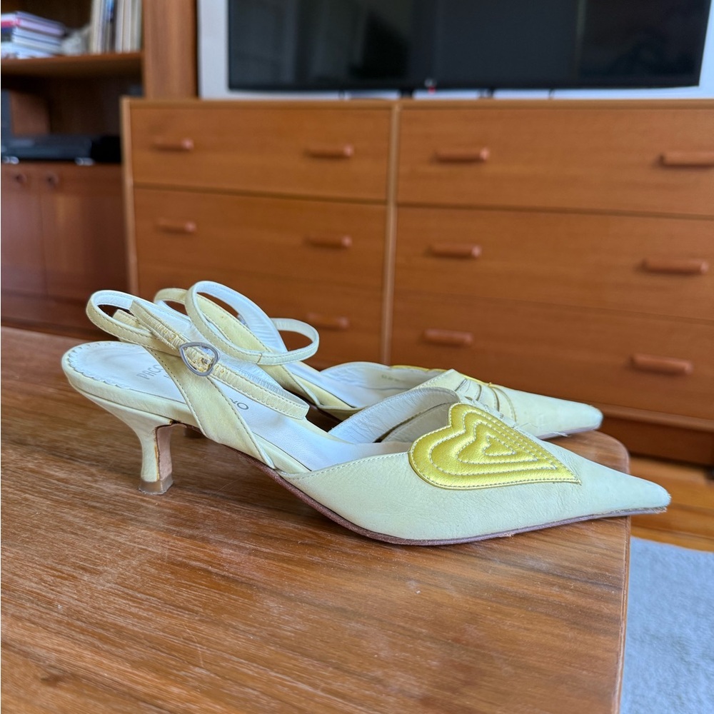 Paco Herero Vintage Heart-Appliqué Gold & Yellow Pointed Slingback Heels - Picture 2 of 4